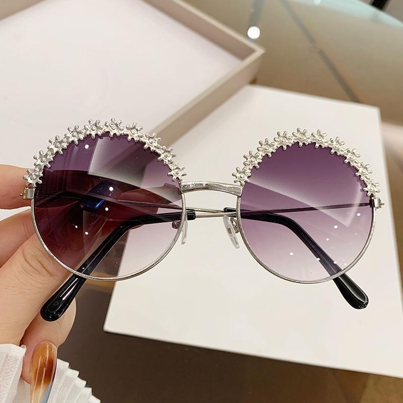 Non-polarized Fashion Round Flower Sunshade Metal Frame Sunglasses Men Women Retro Half Frame Cute Beach Eyeglasses