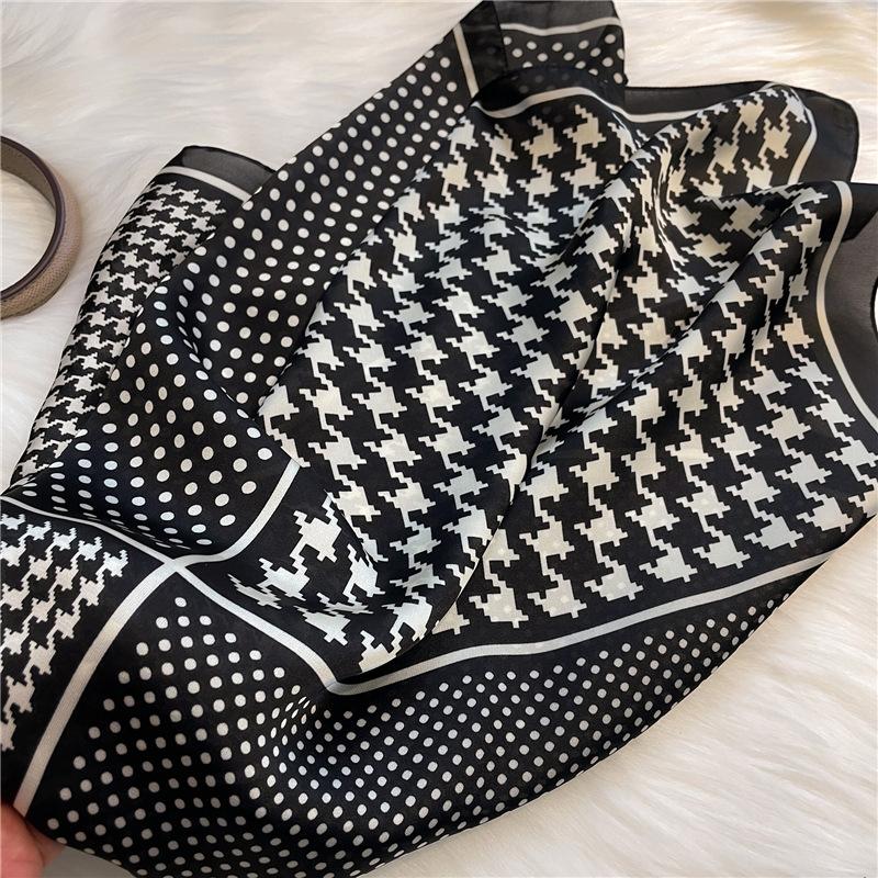 70 * 70 cm Neuer kleiner quadratischer Seidenschal für den Nackenschutz der Damen Professioneller Schal Vielseitiger Haargummi-Kopftuchschal