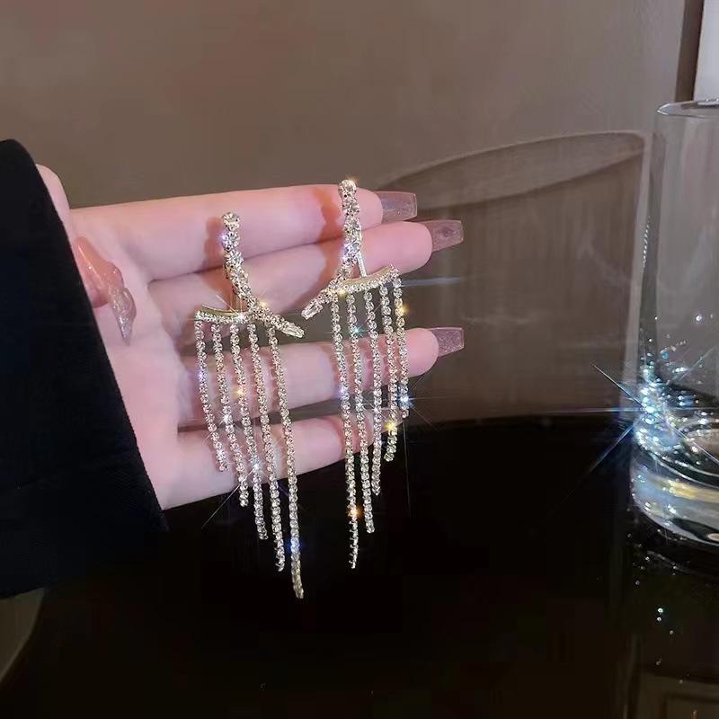 Chic European & American Tassel Earrings: Trendy, Long Dangle Design To Flatter Your Face - Versatile Statement Jewelry for Women