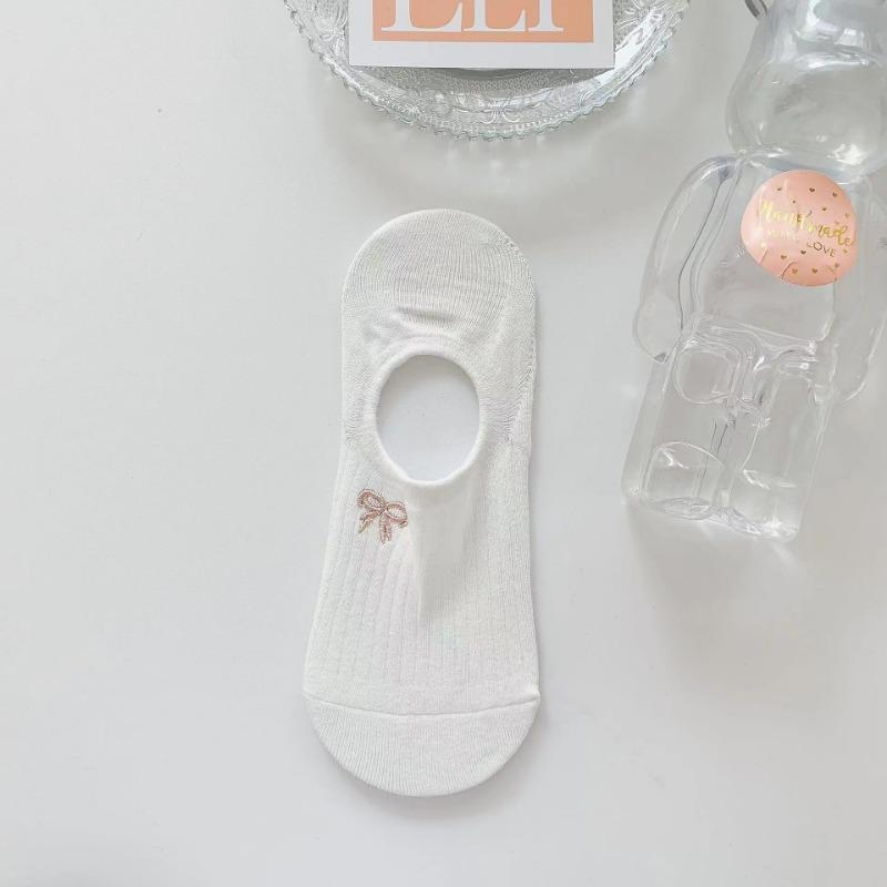 Summer Thin, White, Versatile and Cute Cartoon Shallow Boat Socks for Women, Breathable, Sweat-absorbing and Invisible Socks for Women