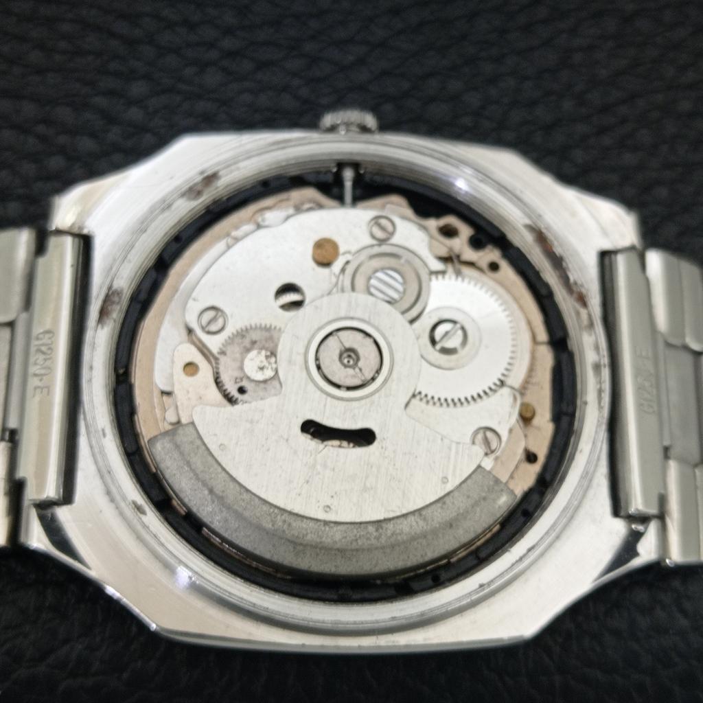 GENUINE VINTAGE SEIKO 5 AUTOMATIC JAPAN MENS CREAM COLOR DIAL WATCH a709192-1