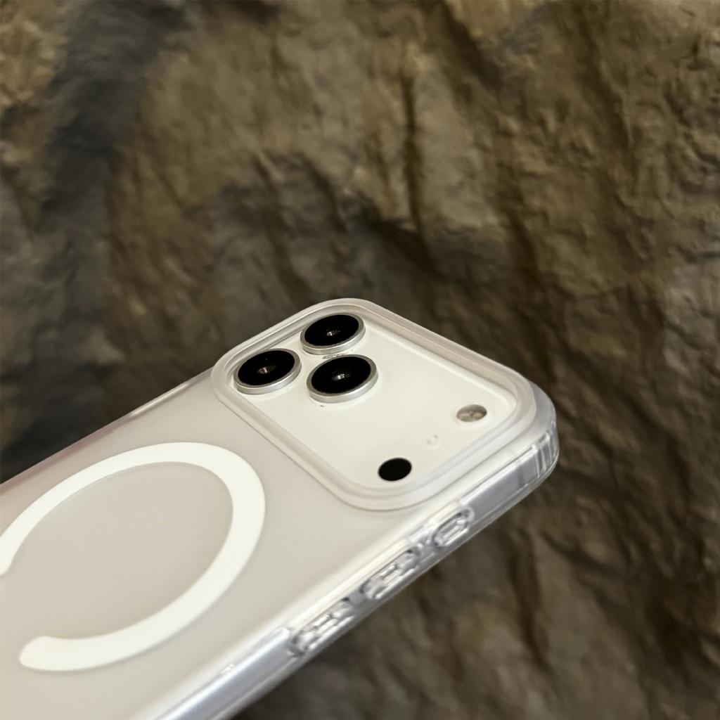 Applicable to iphone17promax magnetic mobile phone case ice mist matte apple 17 simple 17pro transparent case air