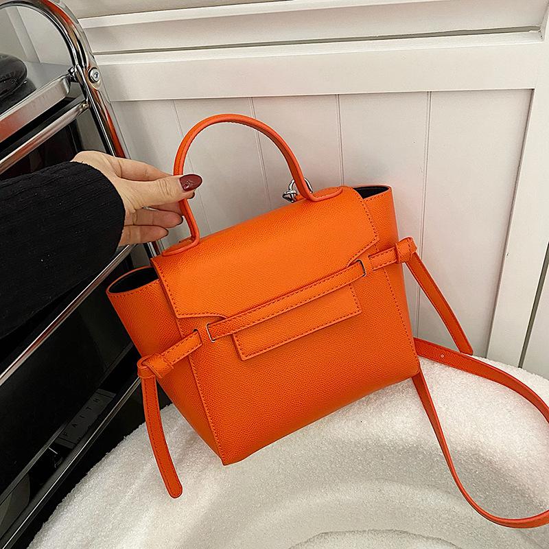 

2025 autumn new French women s bags, bags are fashionable and simple, foreign style single shoulder hand wings large capacity messenger bag оранжевый