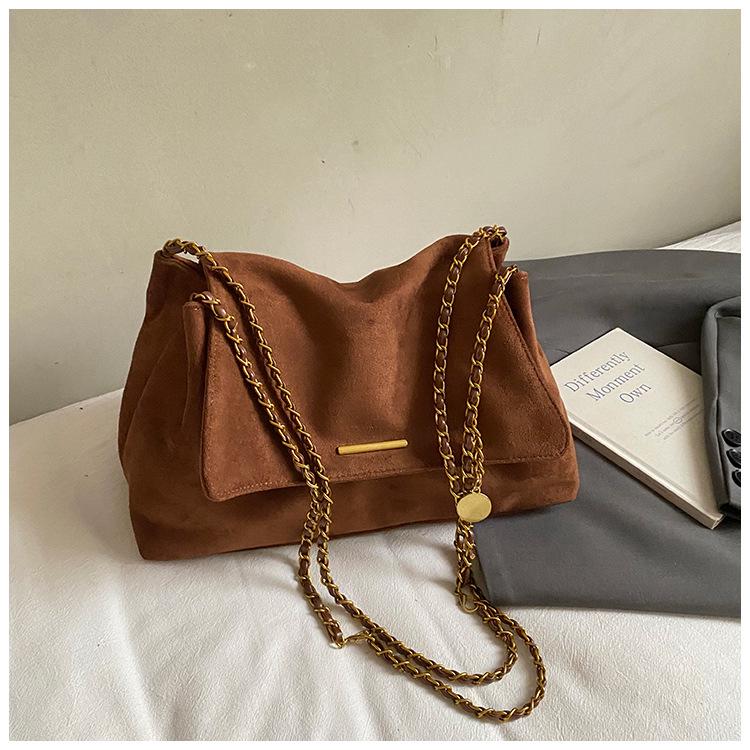 

Женская ретро замшевая сумка кроссбоди подмышку - Универсальная, вместительная сумка на плечо коричневый