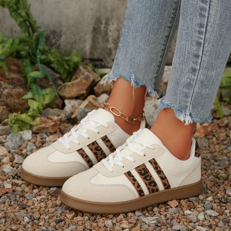 Női Y2K Fehér és Barna Alacsony Szárú Sportcipők Arany Leopárdmintás Fűzővel - Fűzős Bokapántos Mokaszin Stílusú Cipők, Minimalista