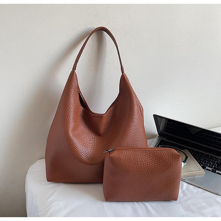 2025 new large-capacity commuter texture portable shoulder bag women's versatile fashion underarm tote bag women