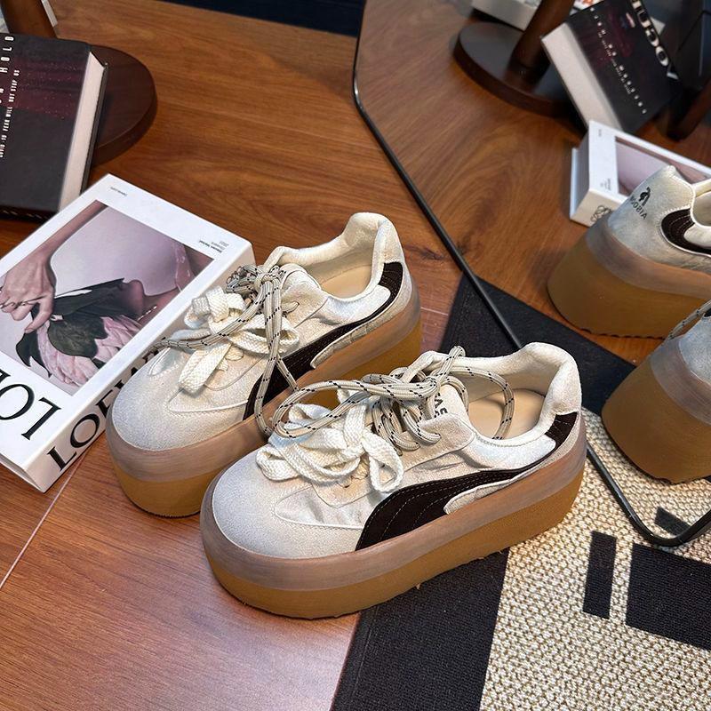 Retro polierte Muffin-Plateauschuhe deutsche Trainingsschuhe Damen neue vielseitige kleine höhenerhöhende lässige Board-Schuhe
