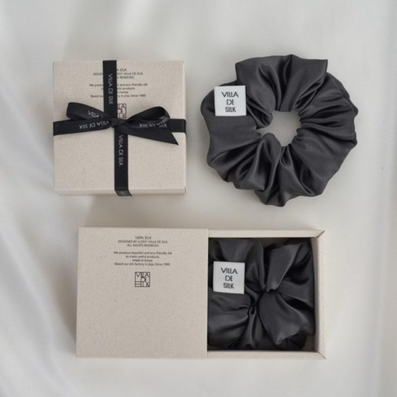 VILLA DE SILK Hochdichtes 100% Seiden-Scrunchie (3 Farben)