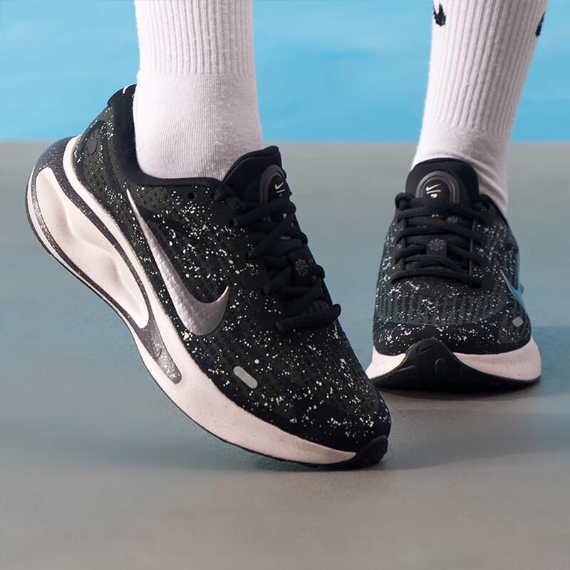 Женские беговые кроссовки Nike Journey Run 39