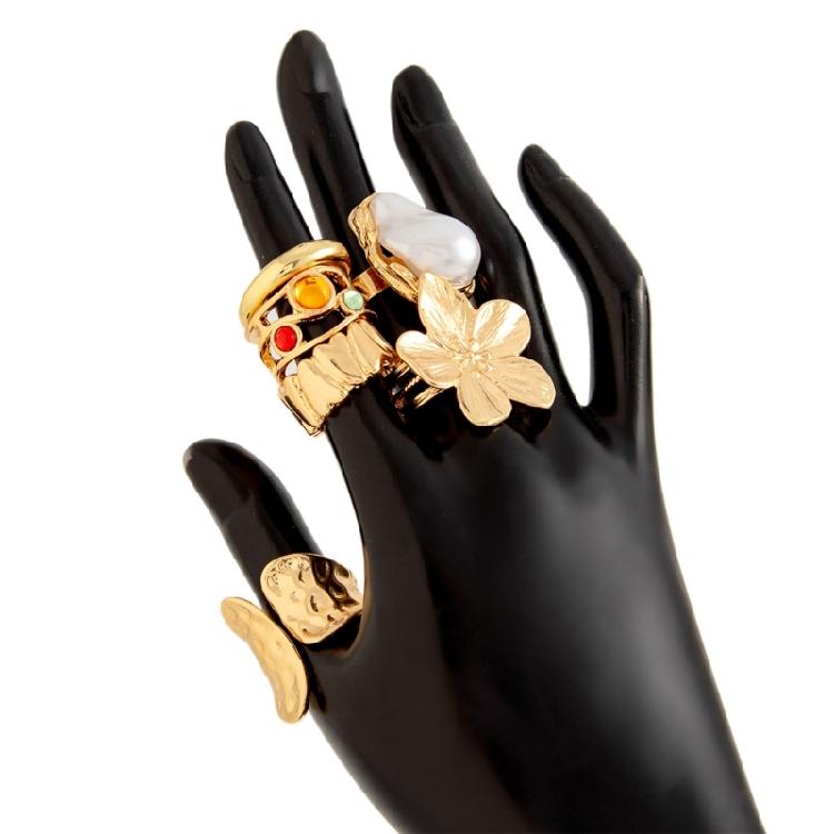 Fashionable Adjustable Flower Rings Set With Stylish Pearls Highlight Accessory for Women’s Everyday And Party Looks