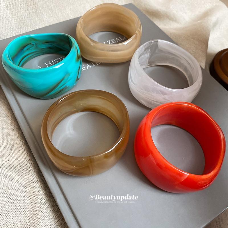 Resin Irregular Wide-sided Bracelet Mori Temperament Niche Design Popular Bracelet Light Luxury High-end Jewelry