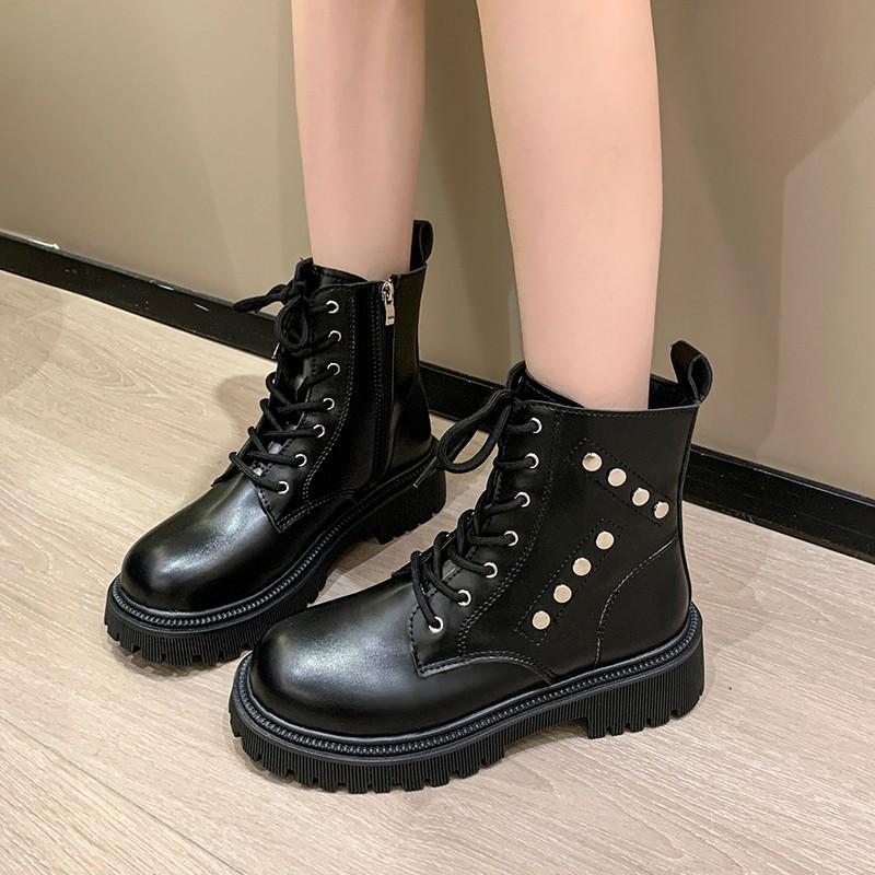 

Модные женские ботильоны в британском стиле на толстой подошве, осенне-зимние, новые, черные, на массивном каблуке, в стиле панк, на шнуровке, из искусственной кожи, мотоциклетные боты 42 чёрный
