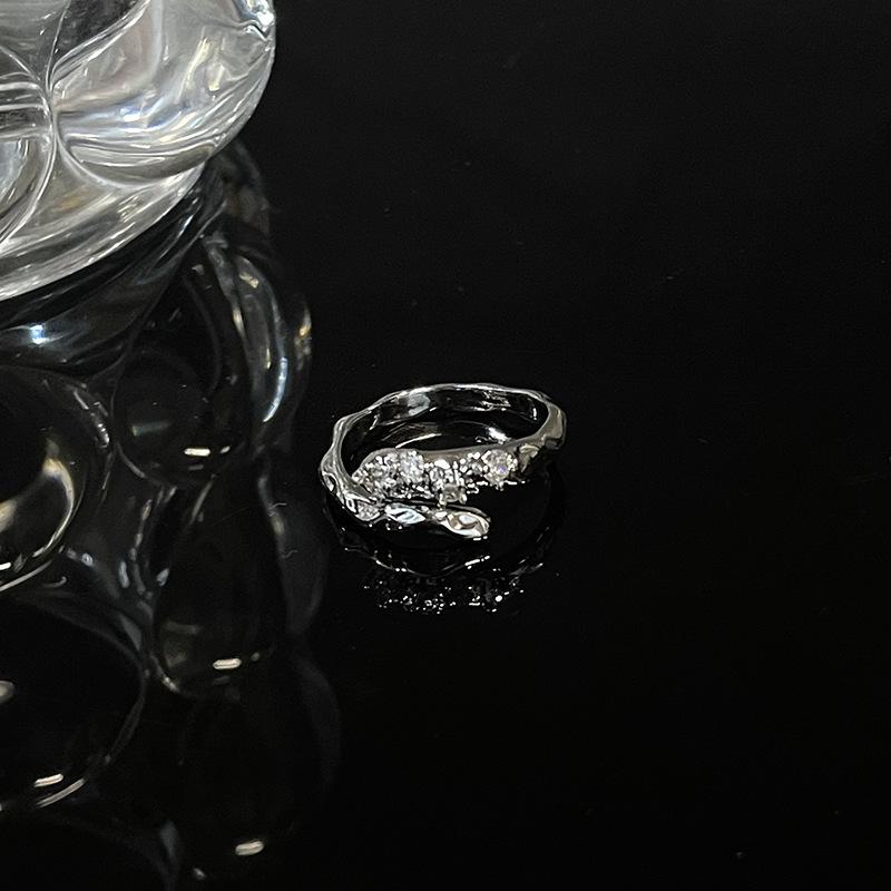 Nische Französisch Unregelmäßiger Hoher Sinn Kalter Wind Gefalteter Mondstein Offener Ring Damen Edelstein Zeigefingerring