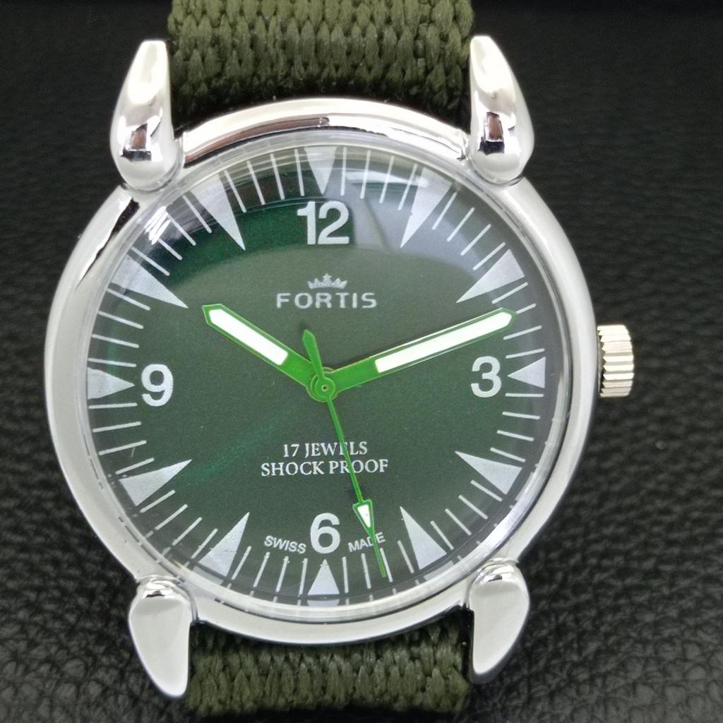 VINTAGE HAND-WINDING SWISS MENS REFURBISHED GREEN COLOR DIAL WATCH a700885-5 R205a-a700885