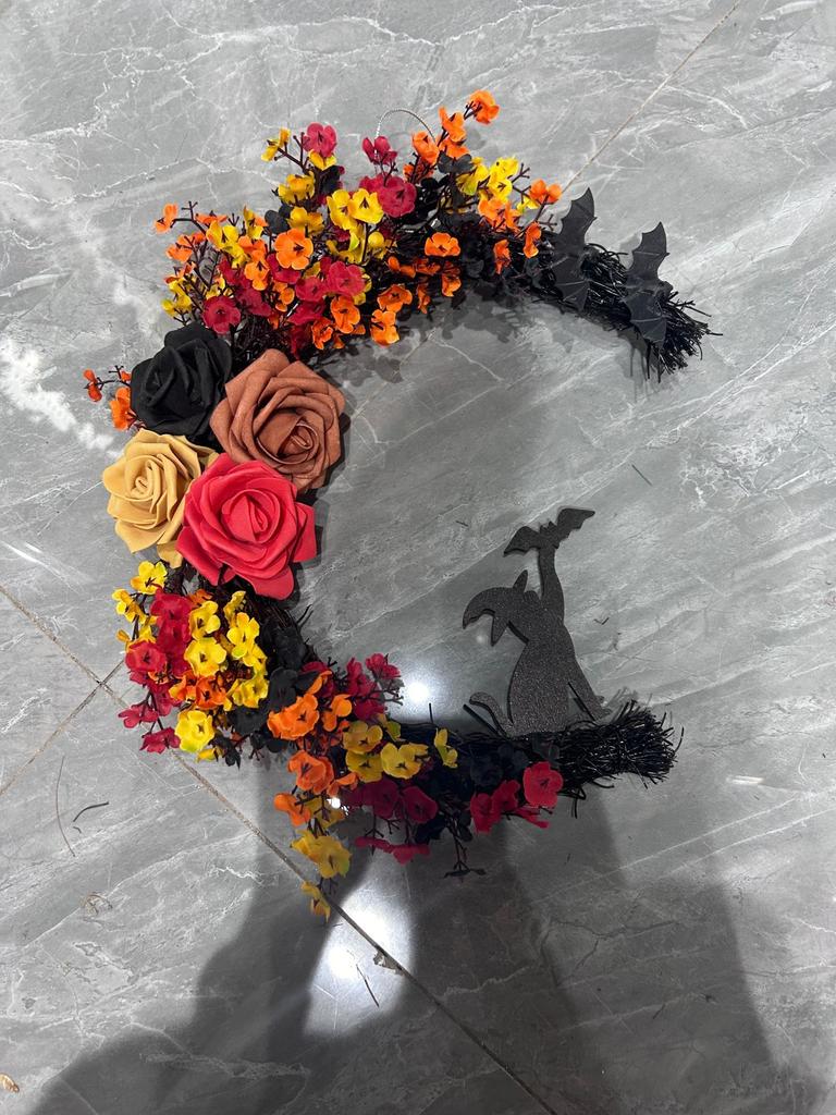 1PC Halloween Wreath, Plastic Crescent Moon Cat Design with Rose Accents, Festive Front Door Window Wall Decor, for Christmas