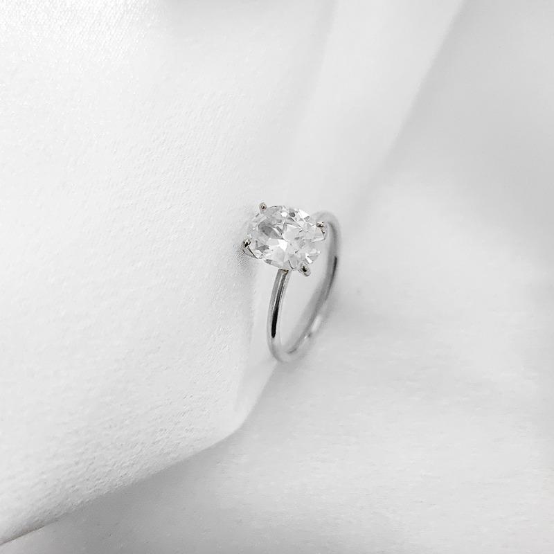 wedding high luxury oval zircon women's ring fashion advanced 18K gold simple titanium steel ring