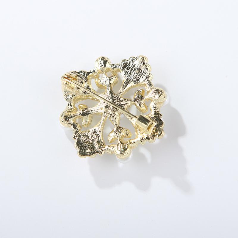 Fashion Drip Oil Pearl Palace Flower Hollow Brooches For Women Clothing Coat Party Accessries Gifts