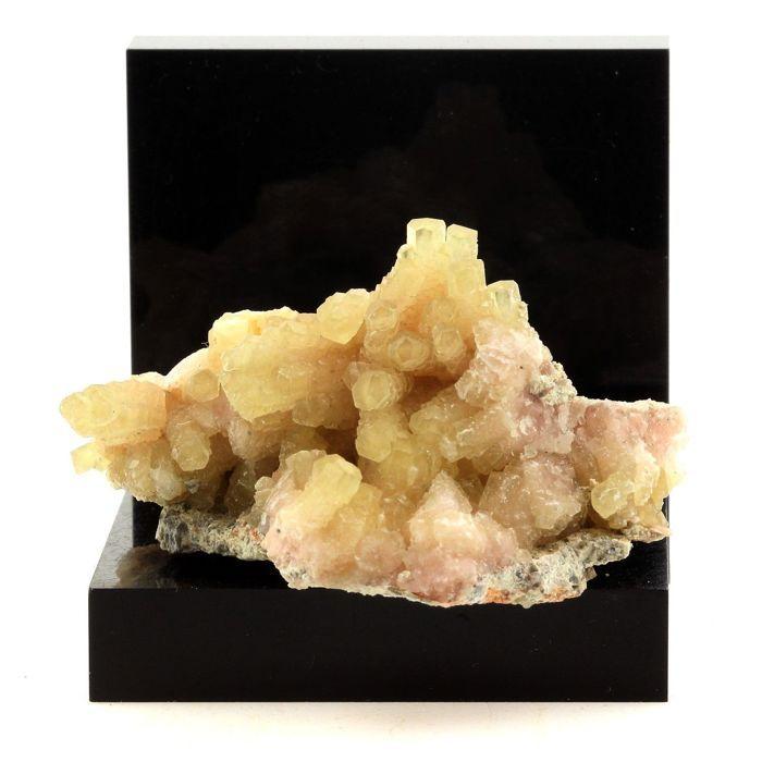 Pierres et Minéraux. Calcite. 290.0 ct. Luzy, Nièvre, France.
