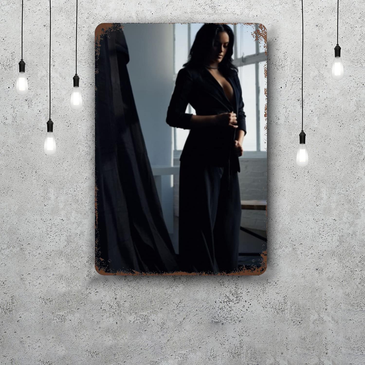 

camila mendes actor Retro Vintage Tin Sign Poster Decorative Plaque Metal Plate Wall Decor 20x30cm（7.8x11.8inch）