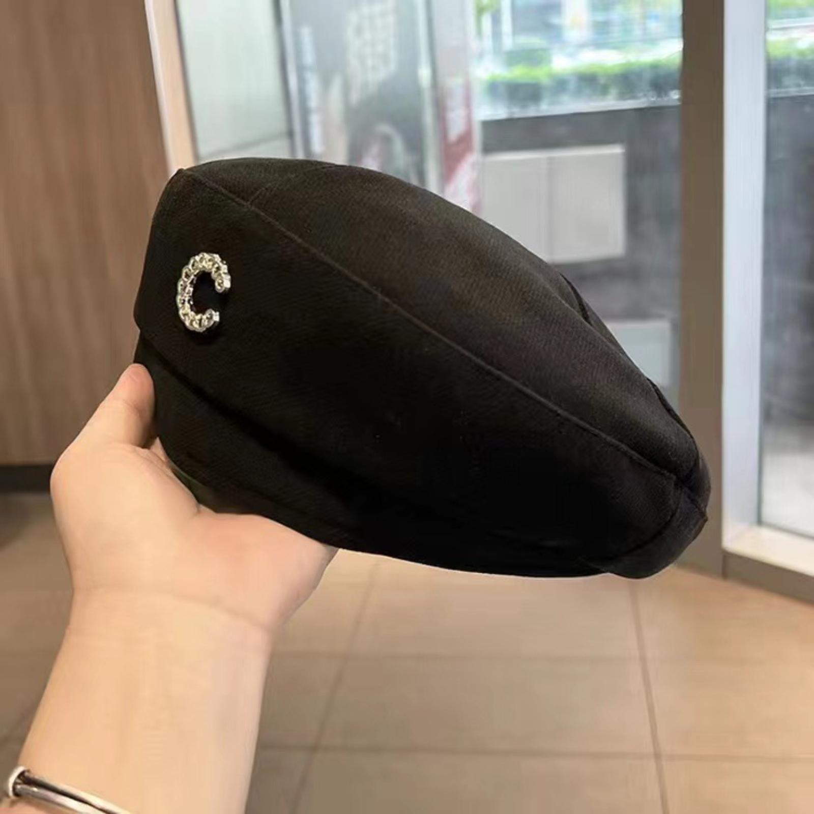 

Жіночі навушники Шапка з в язаної вовни на шнурку з кучерями One Size