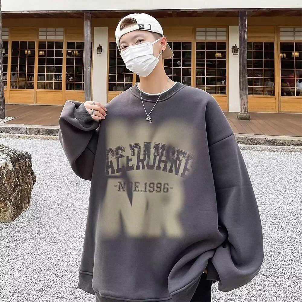 

Напечатанный свитер осень-зима для мужчин весна и осень 2024 года, корейский новый свободный топ с круглым вырезом, шикарный стиль Гонконга, модный 5XL темно-серого