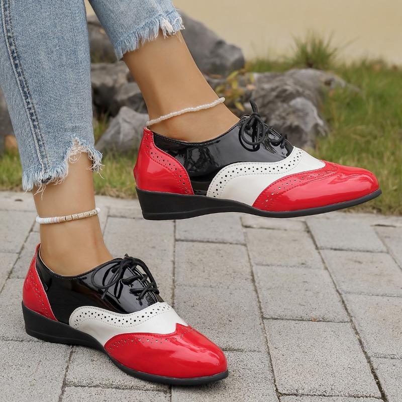 Spring and Autumn New Large Size Leather Shoes Women's Carved Lace-up Casual Single Shoes