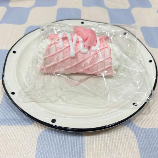 Simulated Strawberry Cake Squeeze Toy Anxiety Relieving Fruit Chocolate Wafer Roll Sensory Toy Soft Stretchy Dessert Focus Aid Relaxation Tools