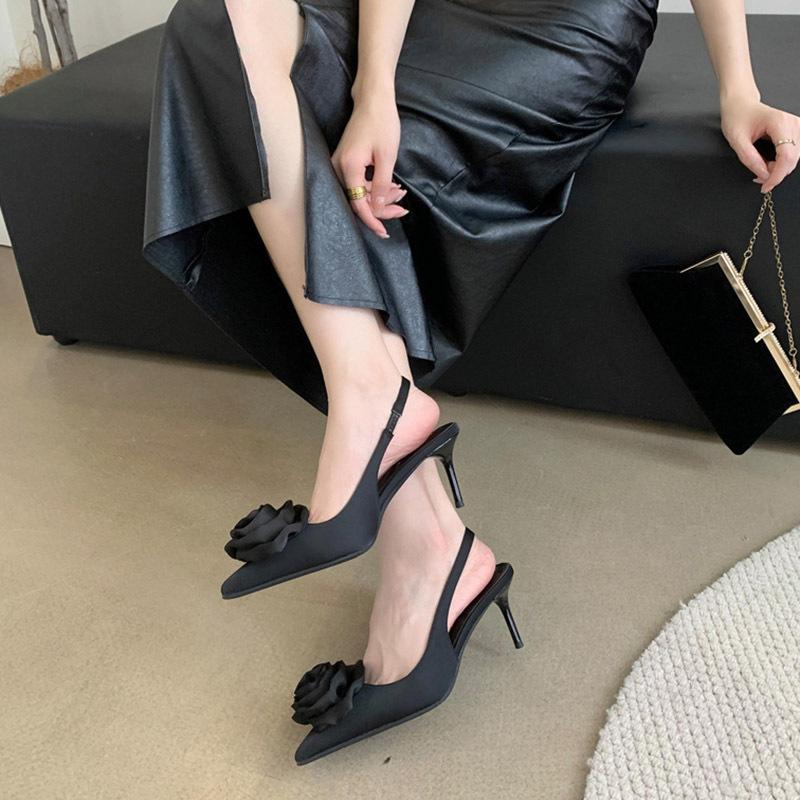 

Pointed high heels, shallow single shoes, spring and summer new bag head flower decoration, one pedal, thin heel, empty sandals. 35 чорний