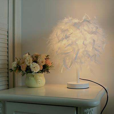 Modern Feather Table Lamp Simple Wedding Valentine's Day Gift Princess Warm Bedroom Decoration Bedside Small Night Lamp