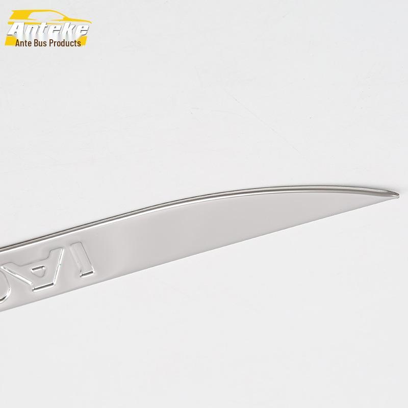 16 Qashqai Tailgate Trim: Trunk Bright Strip & Rear Bumper Scuff Plate.