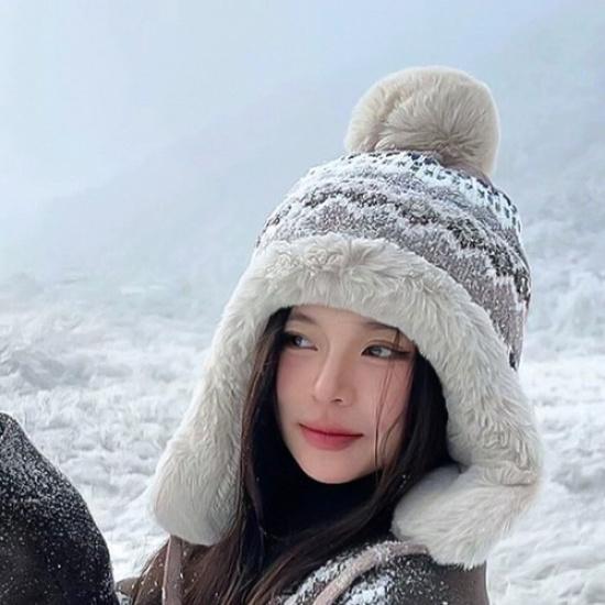 Women Knitted Bobble Hat Furry Inner Ear Flaps with Pompom Ball Winter Outdoor