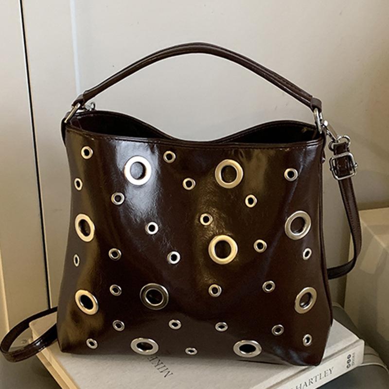 Stilvolle Nische Schultertasche Damen Herbst und Winter neu einfache Tasche Niet Textur Handtasche Damen