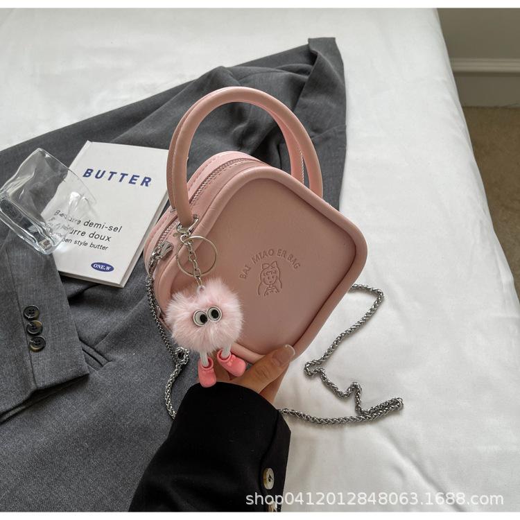 

Korean version ins handbag bag women s 2025 new niche design chocolate small square bag fashion chain messenger bag розовый