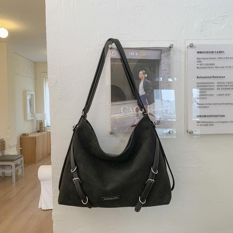 Niche backpack women's autumn and winter new retro shoulder bag large-capacity commuter messenger bag