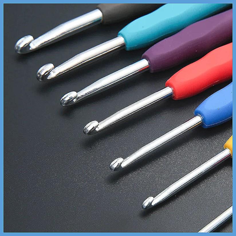 11PCS 1.1mm Aluminum Crochet Hooks Set, DIY Knitting Needles with Soft Rubber Grip Cushioned Handles, Colorful Ergonomic Croc