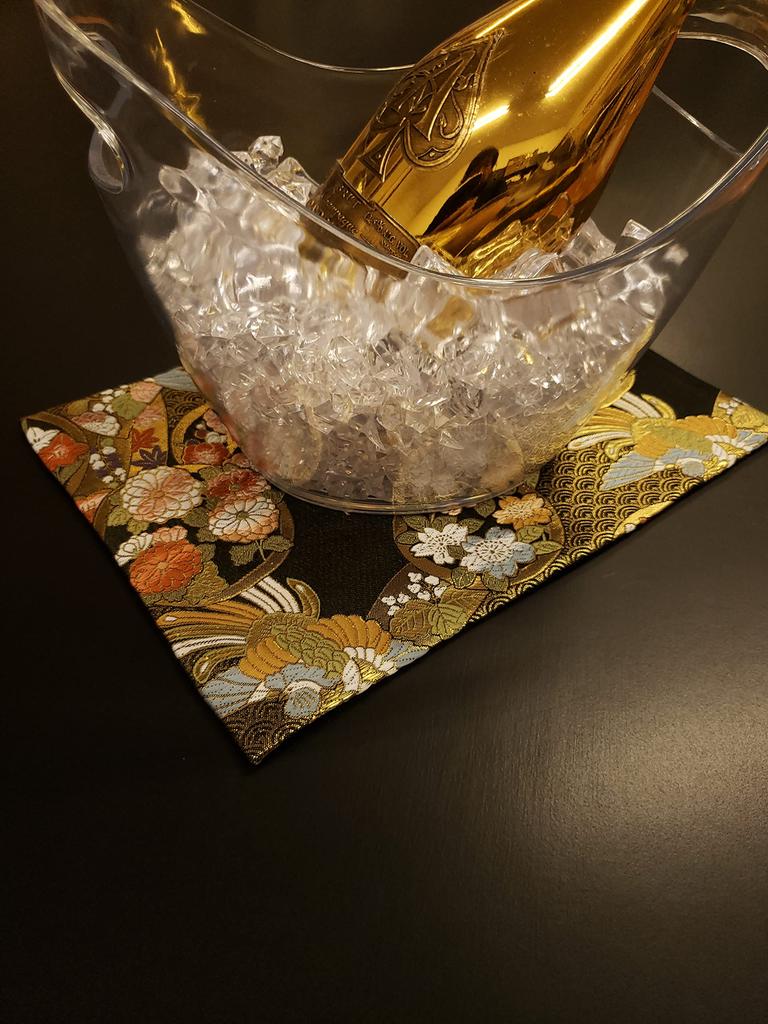 and ready to this Japanese gift for foreigners makes a great Set of two kimono and Japanese tea mats with an pattern Pre-packaged gift, gift!