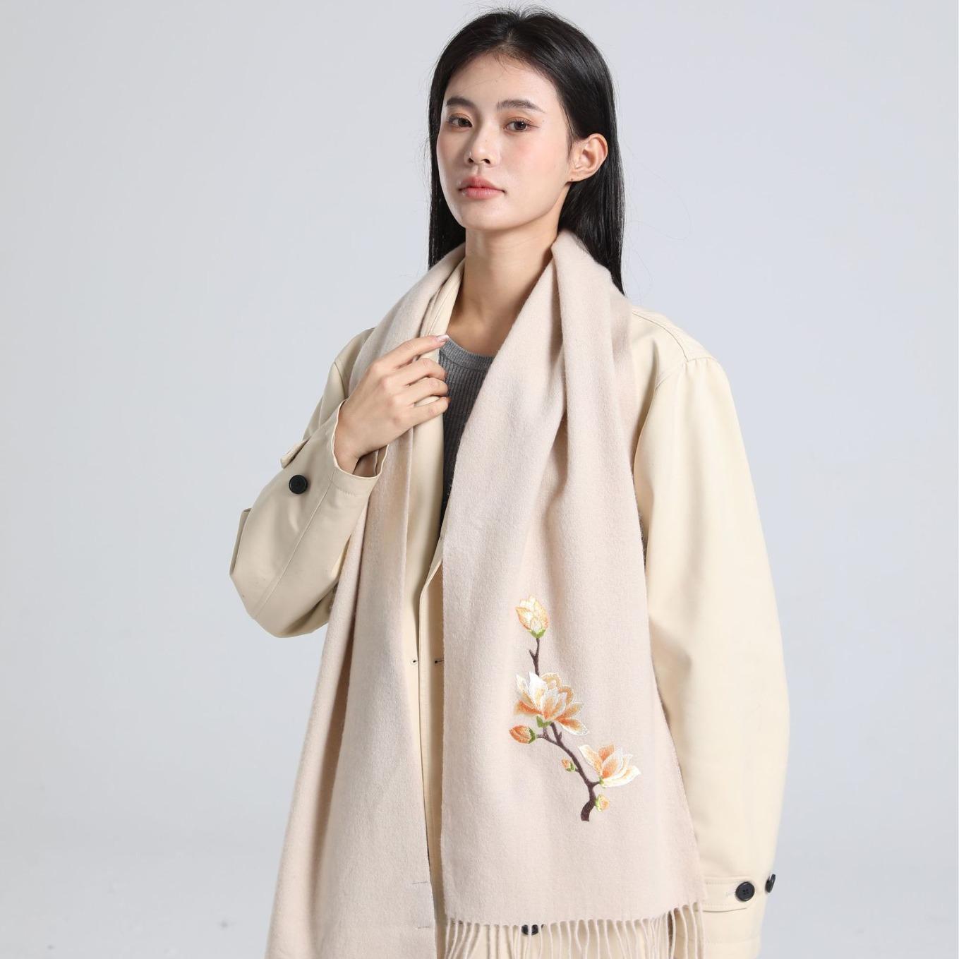 

Embroidered 100 wool scarf, solid color shawl, versatile autumn and winter scarf, simple tassel red scarf 32*180cm світло-сірого кольору