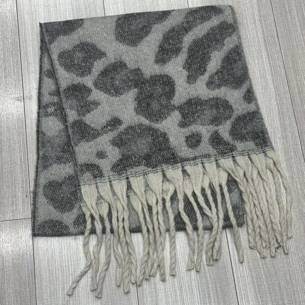 Scarf for Women 2026 Spring and Autumn Vintage Leopard Print Imitation Cashmere Tassel Warm and Fashionable Versatile Scarf