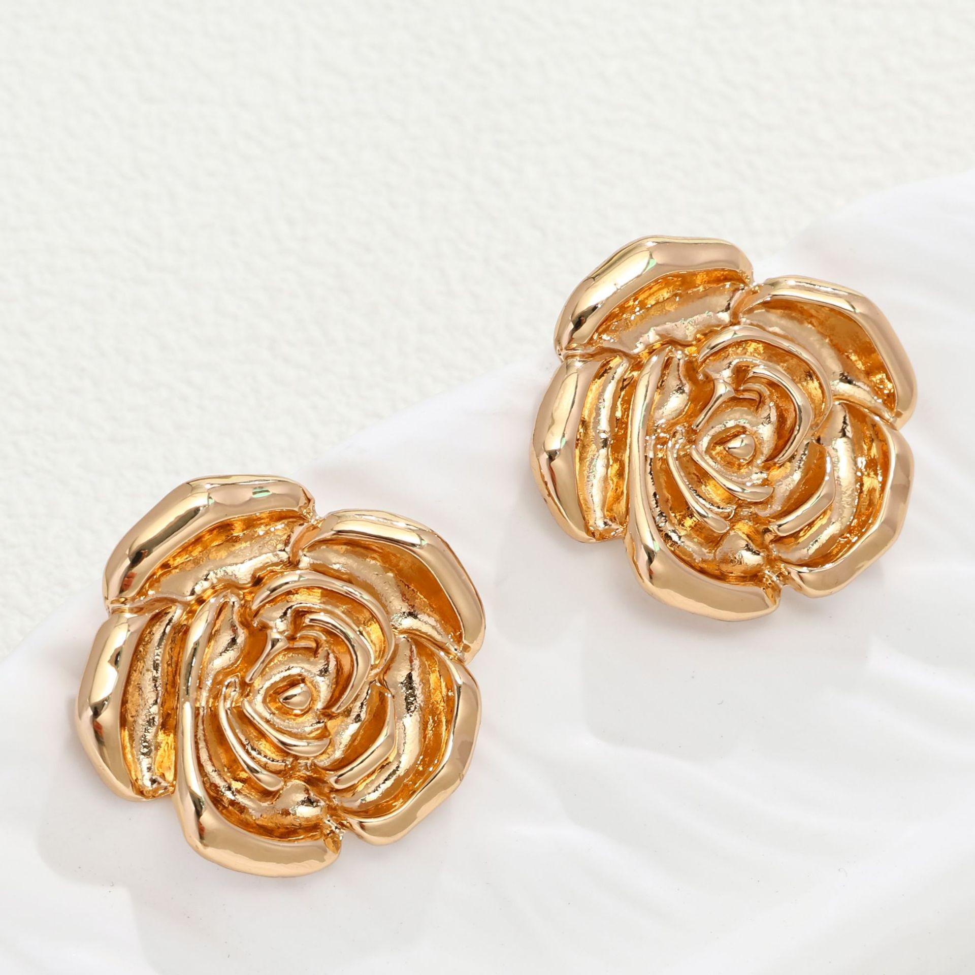 Elegant Rose Pendant Necklace & Versatile Stud Earrings Women s Set