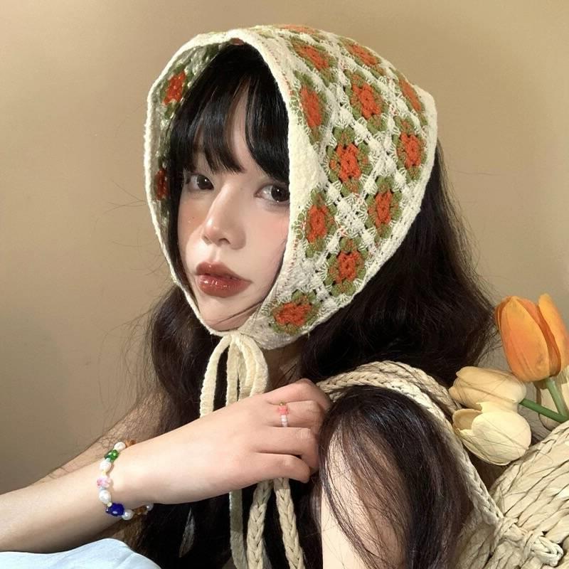 Women's French Retro Knit Hollow Headscarf: Summer Triangular Pastoral Style for Beach Sun Protection