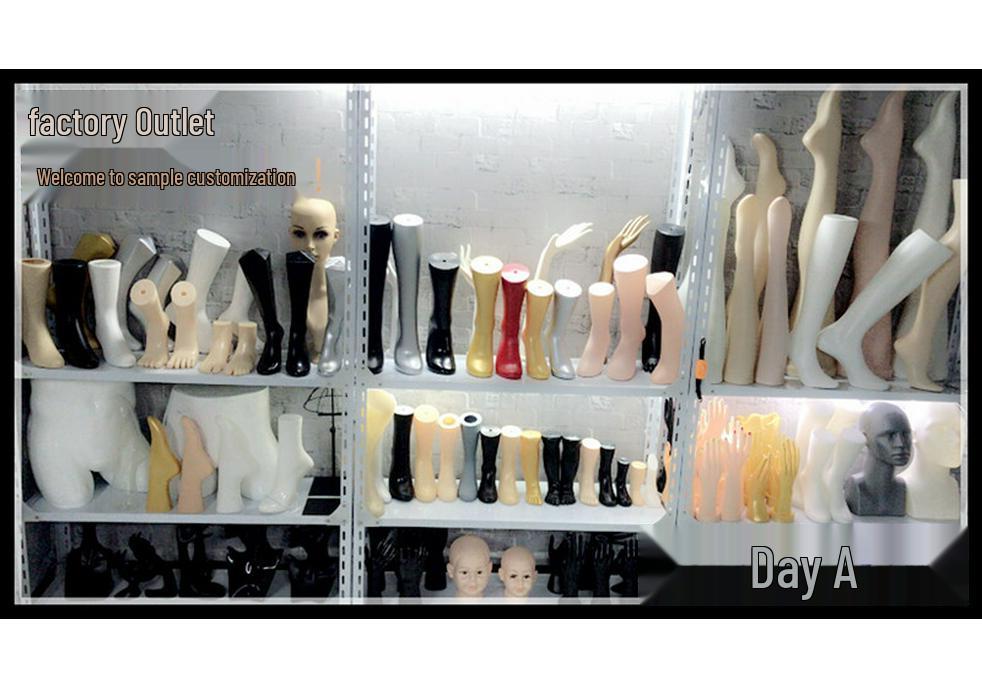 Dětská modelová hlava pro vystavení klobouků, paruk a doplňků