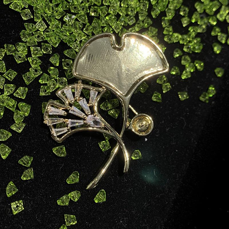 Bo Xin Yun Ginkgo Leaf Brooch with Zircon  Pearl