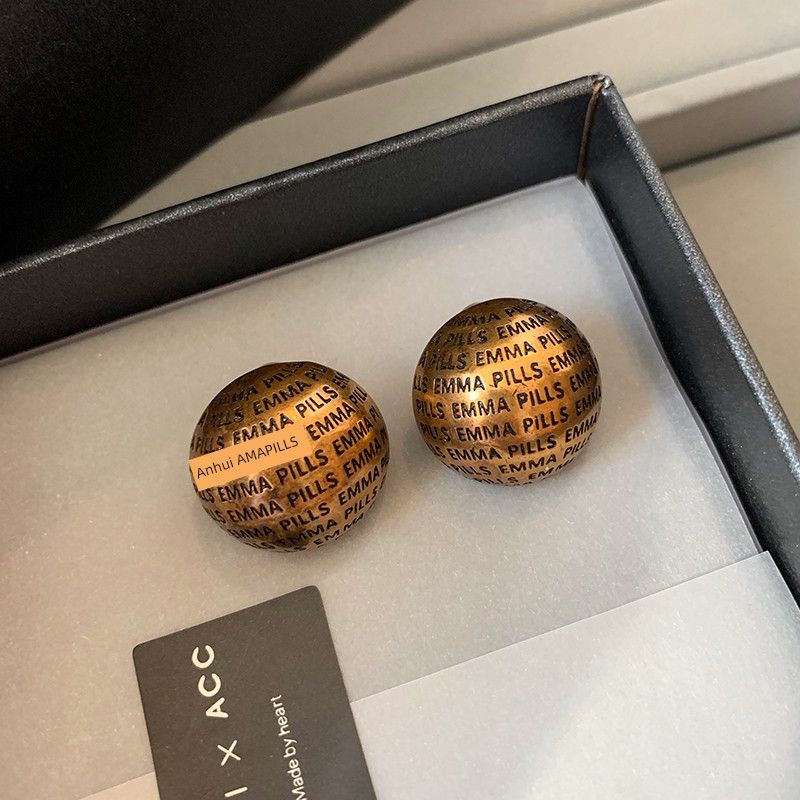 

Fashion Retro Gold and Silver Color Letter Circle Stud Earrings for Women Accessible Luxury Fancy Special-Interest Design Unique Earrings Earrings Type a Golden Semicircle