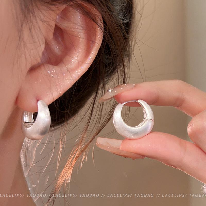 South Korean Elegant Zircon Hoop Earrings - Trendy, Versatile Plain Hoops with Love Design