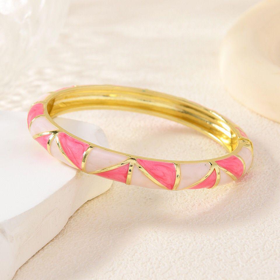 Guochao Women's Enamel Geometric Triangle Bracelet - Retro Color Block Jewelry for Best Friends and Couples