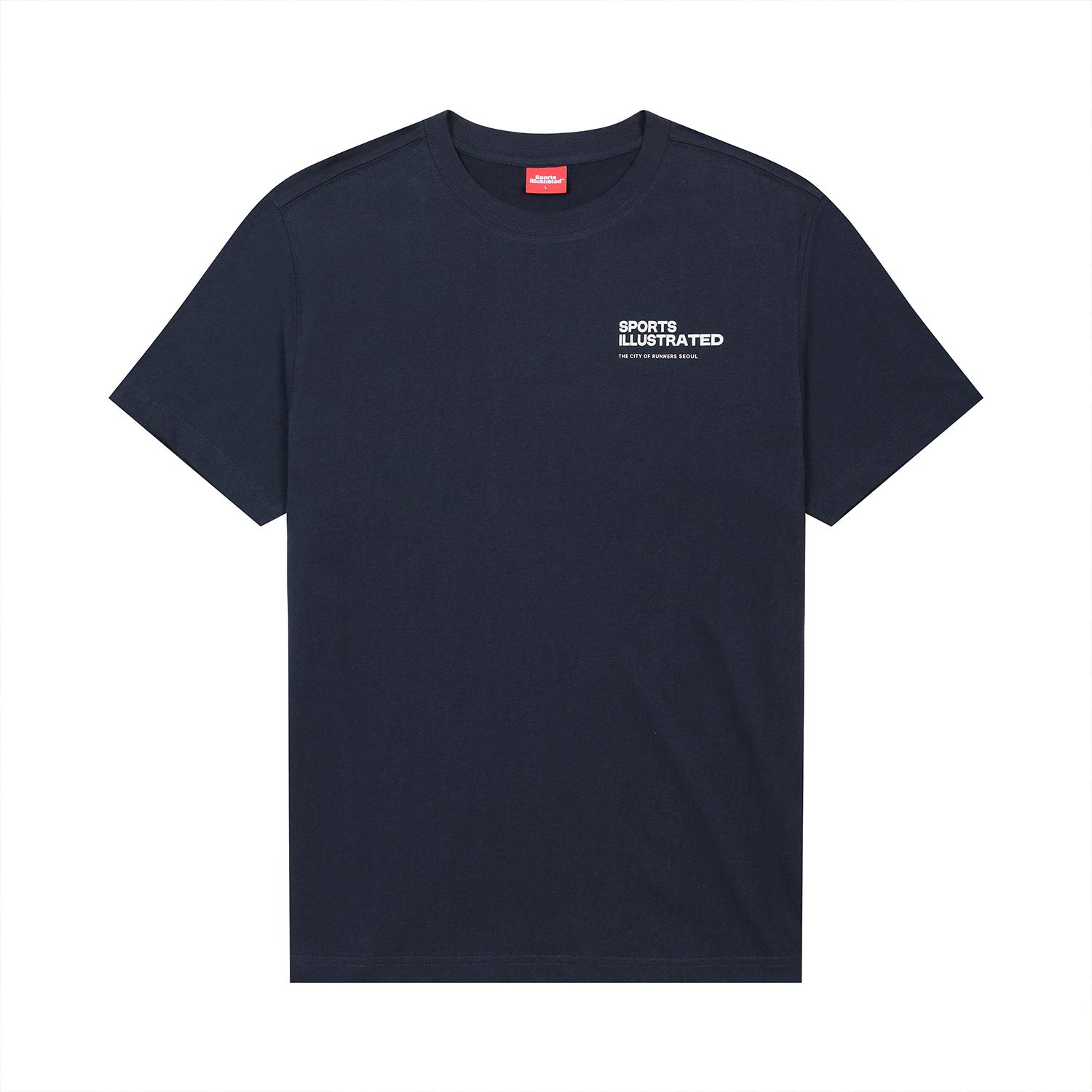 Sports Illustrated Running Graphic Round T-Shirt (Navy) S
