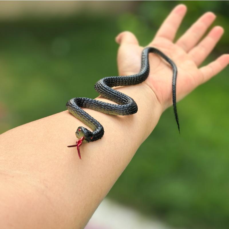 4pcs/1pc 45cm Fake Realistic Rubber Snake Simulation Anaconda Scary Halloween To Scare Birds Props Prank Trick Game Accessories