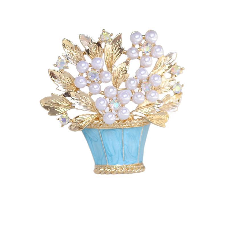 Exquisite Pearl Flower Brooches for Women Shiny Charming Lapel Pins Ideal Gift for Wife Mom Wedding Party Office Use