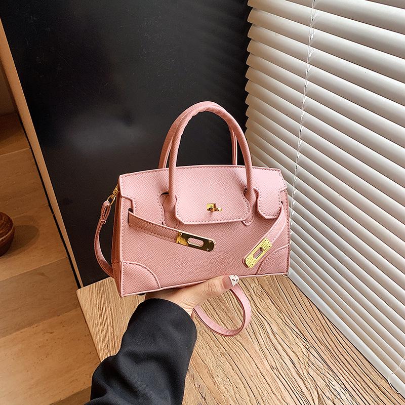 Sac à main de mode haut de gamme Automne/Hiver 2025: Sac bandoulière simple et polyvalent à fermeture à loquet pour femmes