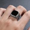 Inele pentru Bărbați cu Onix Negru, Piatră Prețioasă Pătrată 12x14mm Sculptată, Bandă de Cupru Vintage, Bijuterie Boldă cu Stil Gothic Cadou pentru El